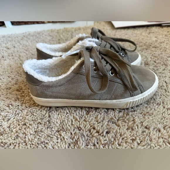 GOLA Tan and White Low-Top Sneakers with Suede Finish Size 5 - Picture 5 of 7